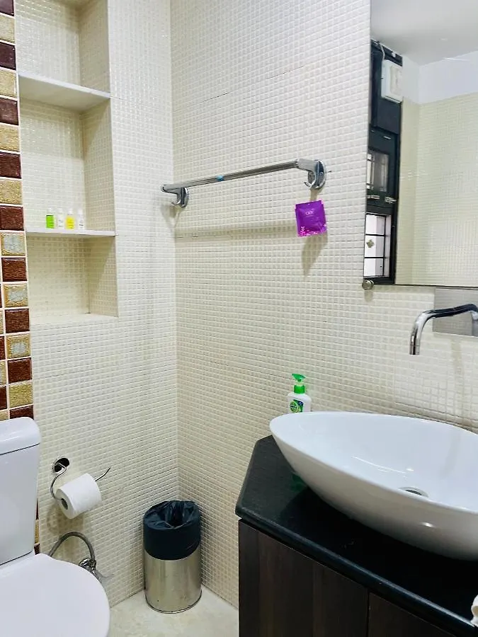 Bluo 1Bhk - Dlf Golf Course Road , Balcony, Lift Apartment Gurgaon
