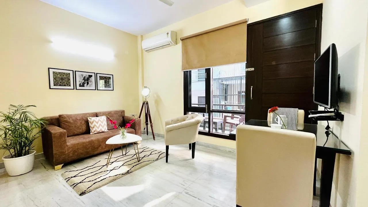 Bluo 1Bhk - Dlf Golf Course Road , Balcony, Lift Apartment Gurgaon India